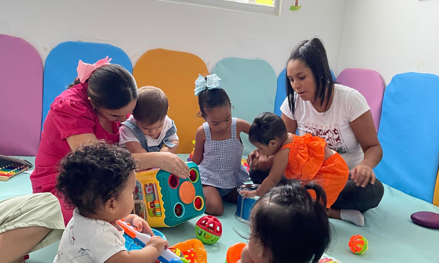 Niños felices en WonderKids